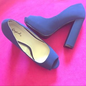 Qupid Ragena-05 Nubuck Peep Toe Platform