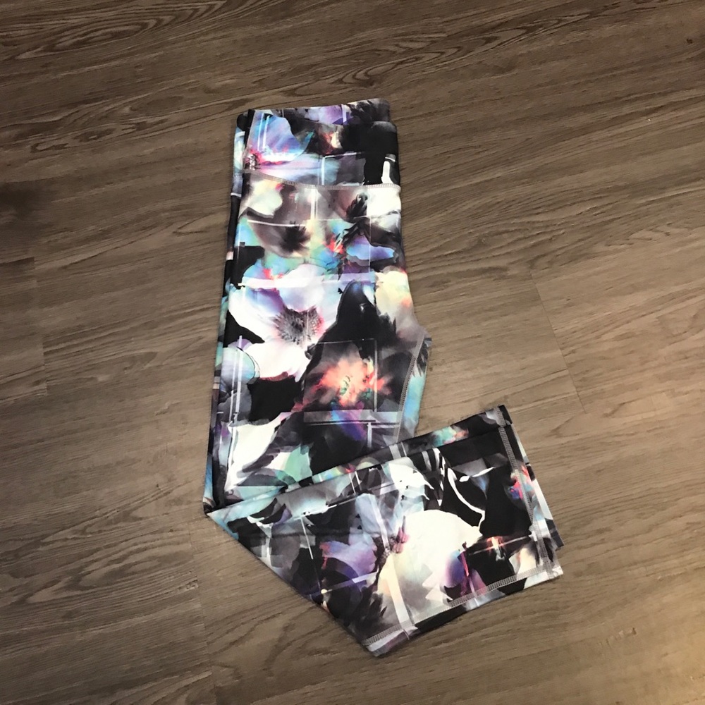 Fabletics Workout Cropped Leggings