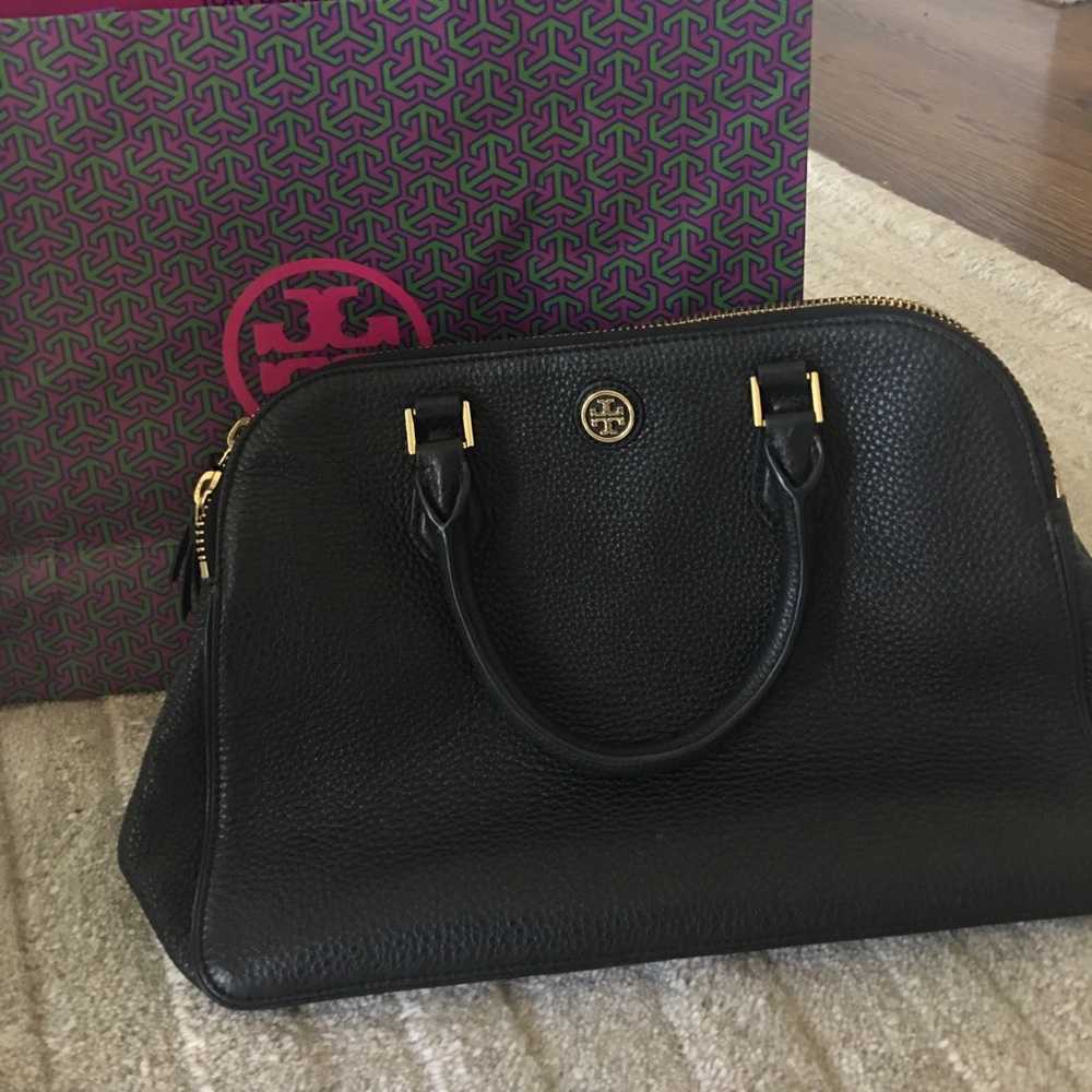 Tory Burch: Black Robinson Pebbled Satchel