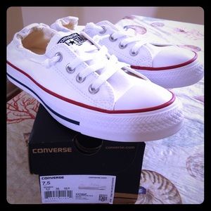 NEW 7.5 women's white Converse Shoreline SlipOns