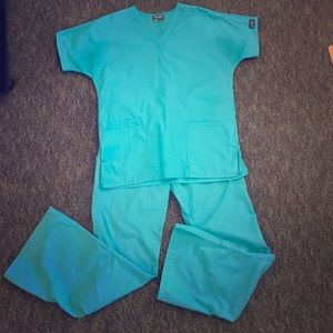Cherokee scrubs set - Size XS