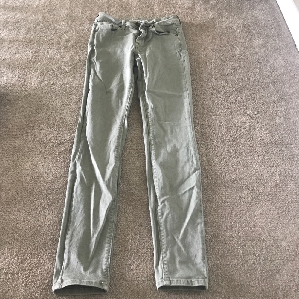 High-waisted skinny jeans