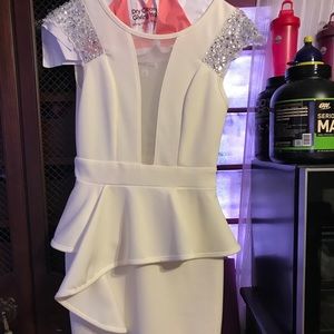 Adorable white dress with sequences on the sleeves