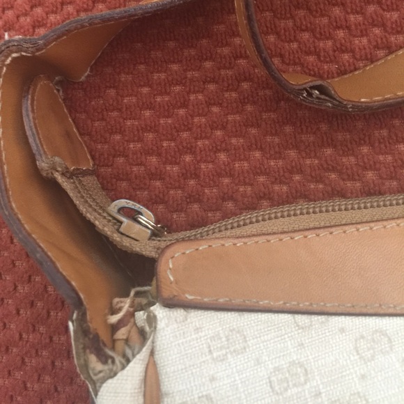 Vintage Gucci Hobo style clean inside & out Used - Picture 3 of 4