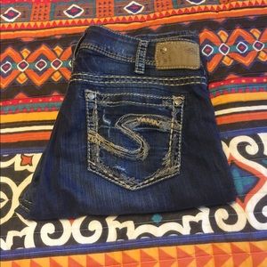 Silver Suki Dark Jeans. Light Stitching.32X33