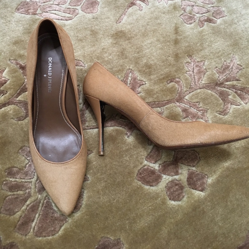 Donald j Pliner size 11 women's beige pumps
