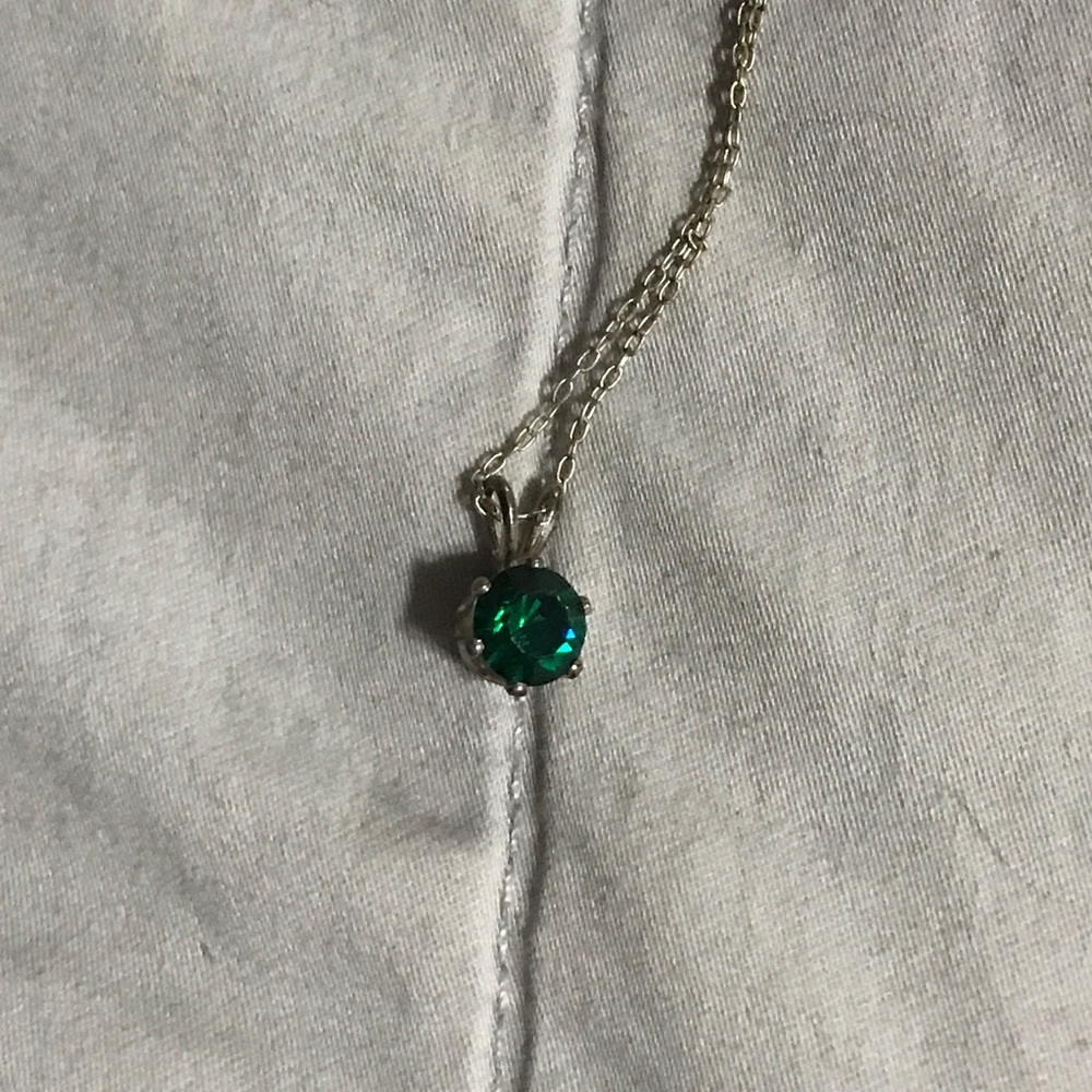 Emerald gem necklace