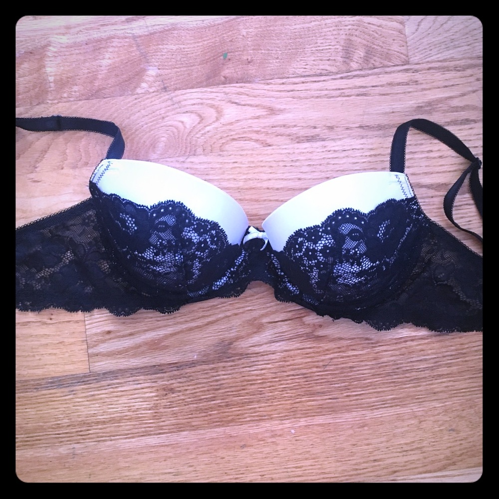 32D Victoria's Secret Bra