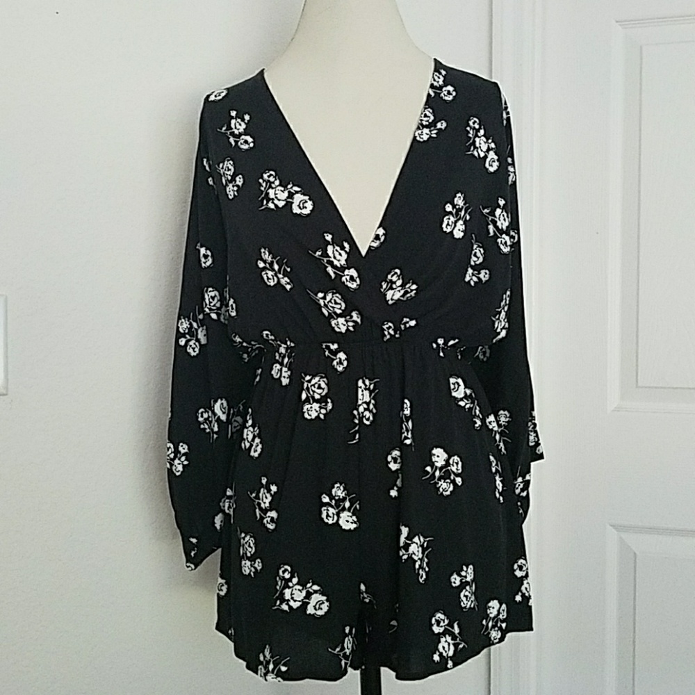 Black Floral Romper - Picture 4 of 7