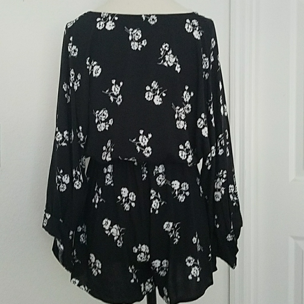 Black Floral Romper - Picture 6 of 7