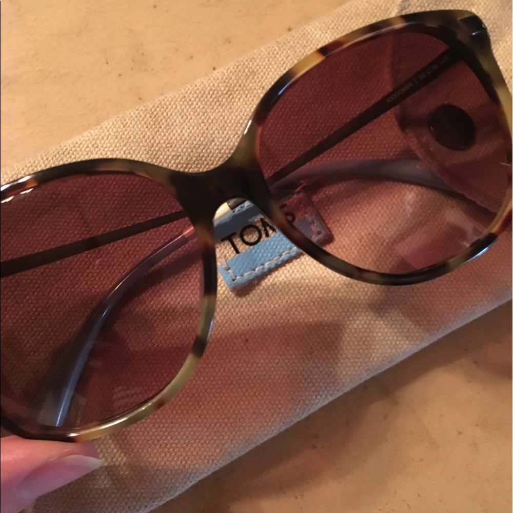 Toms sunglasses 😎