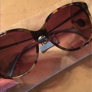 Toms sunglasses 😎