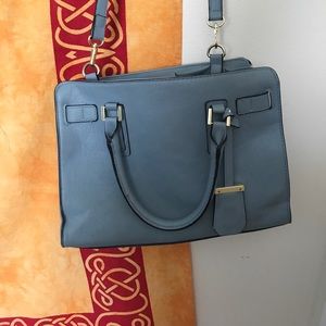Adjustable crossbody with multiple pockets