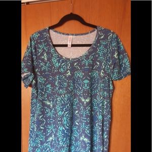 Lovely Lularoe classic tee