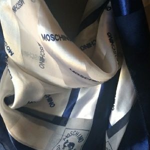 NWOT Gorgeous  moschino scarf