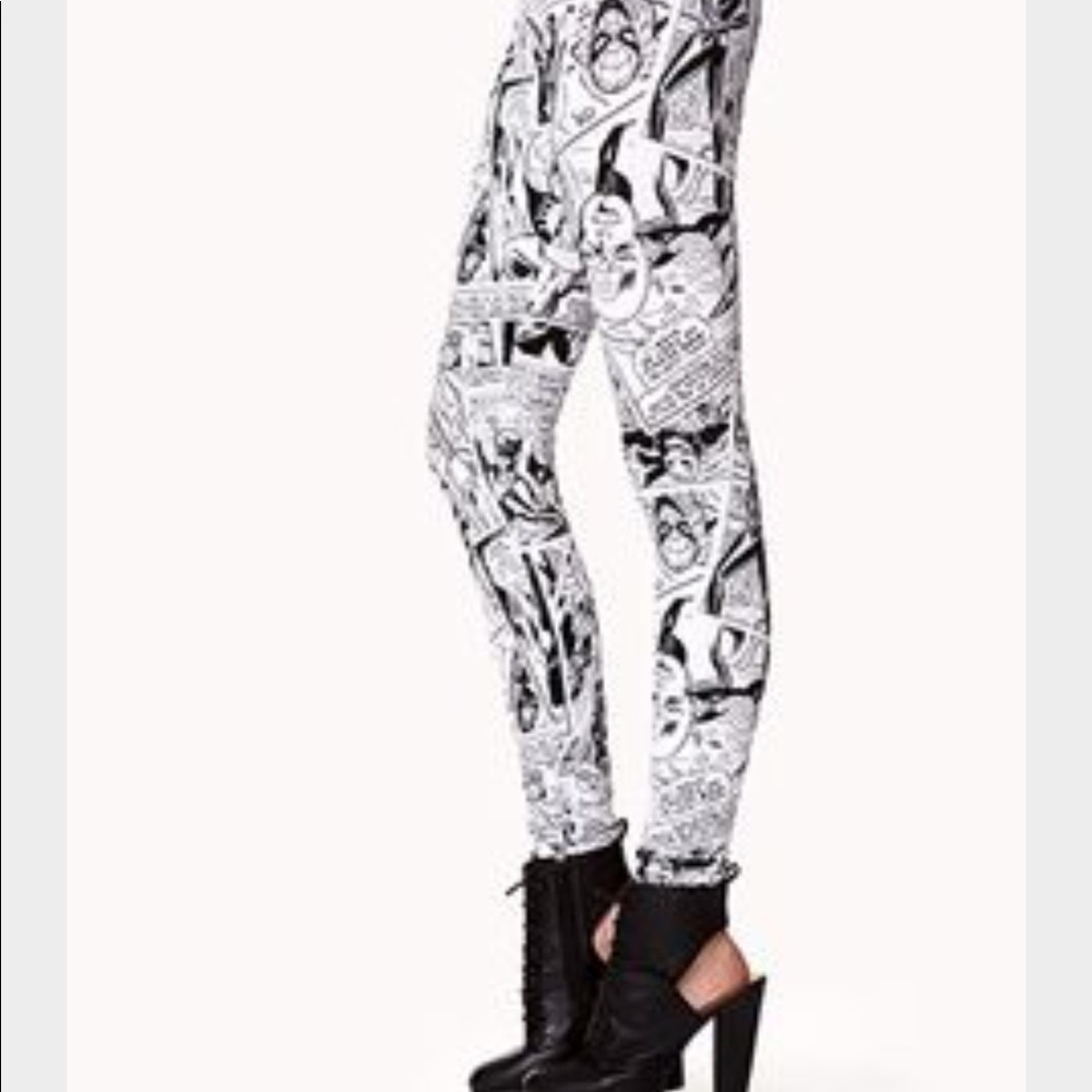 Marvel Comic Leggings in black and white