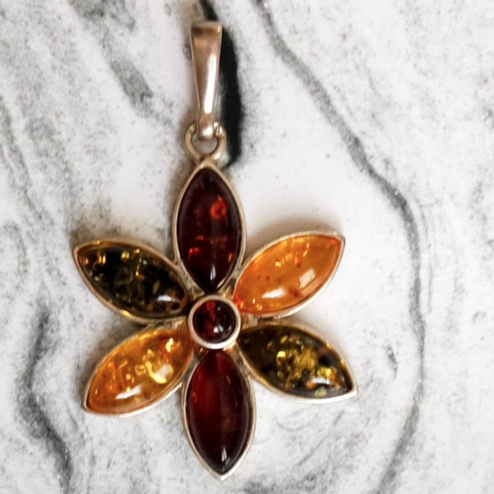 Amber Pendant Necklacefrom New Zealand