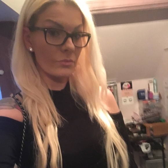 Meet your Posher, Elizabeth - Picture 4 of 4