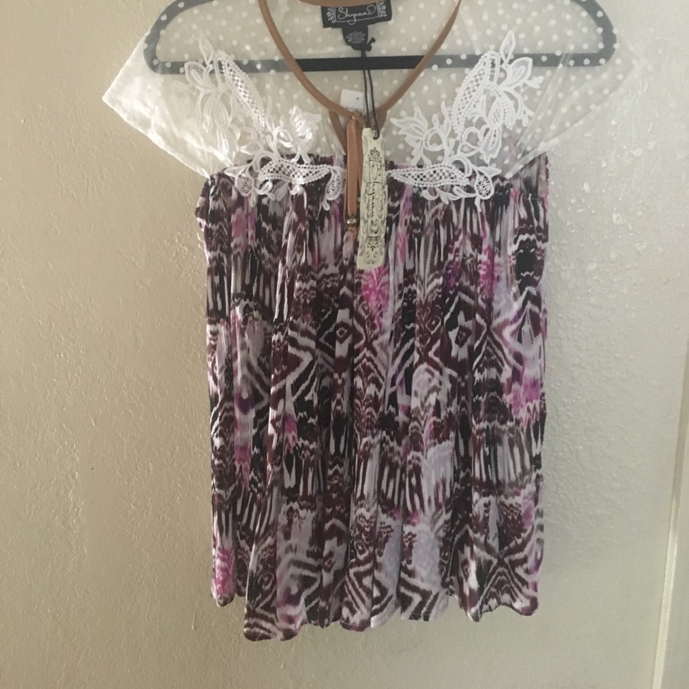 size small but fits medium as well it's brand-new