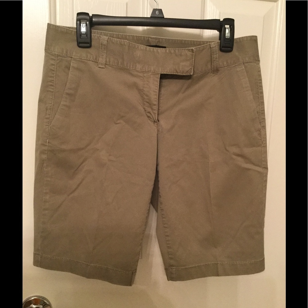 💕3/$15💕 Ann Taylor Khaki Shorts