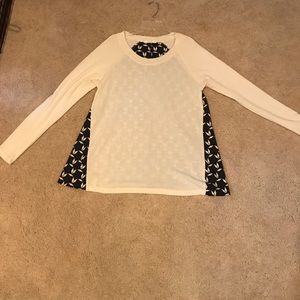 Sweater w navy detail on back