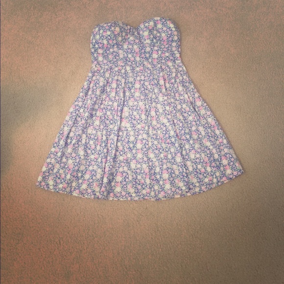 Dresses & Skirts - Blue floral mini dress