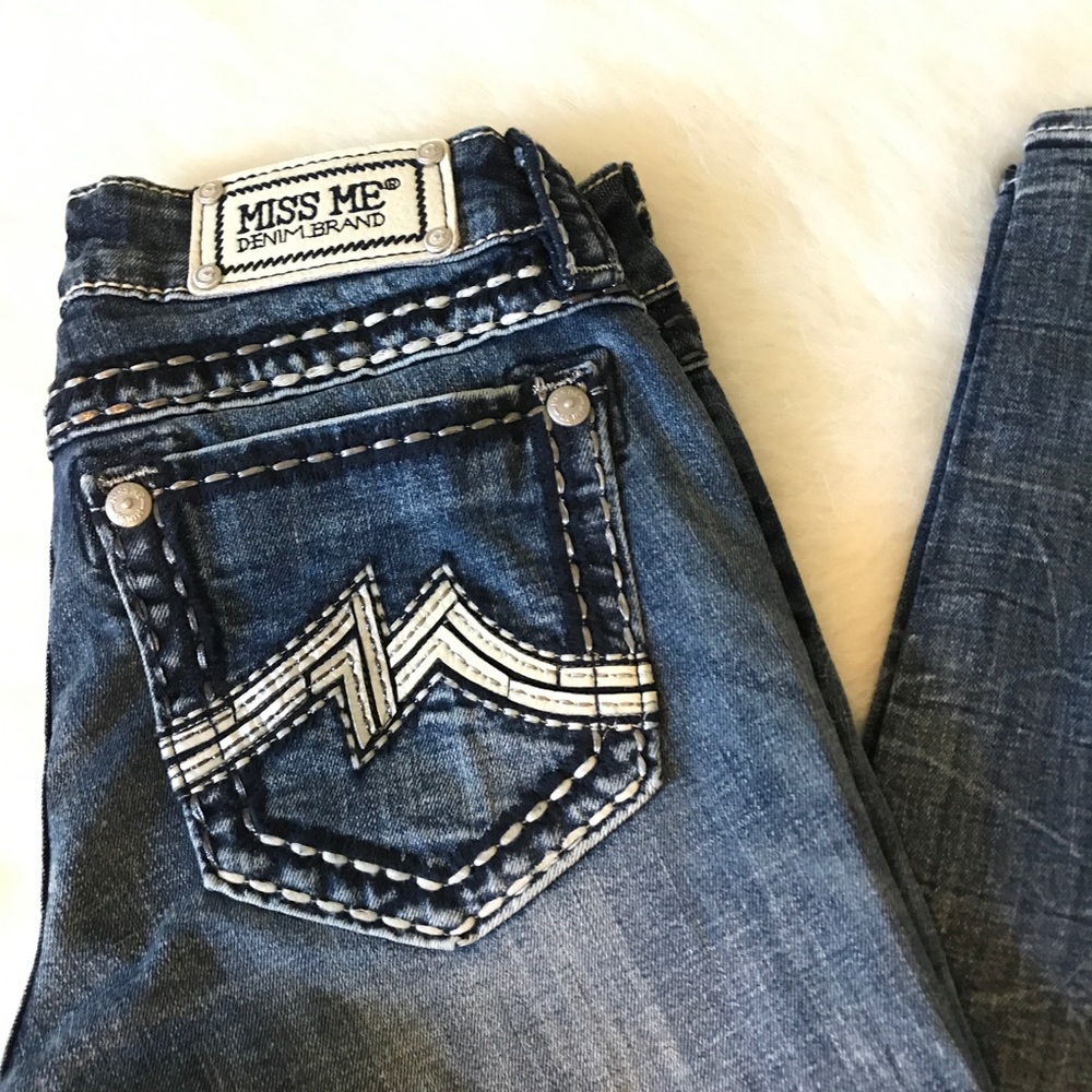 Like New Miss Me Signature Skinny Jean