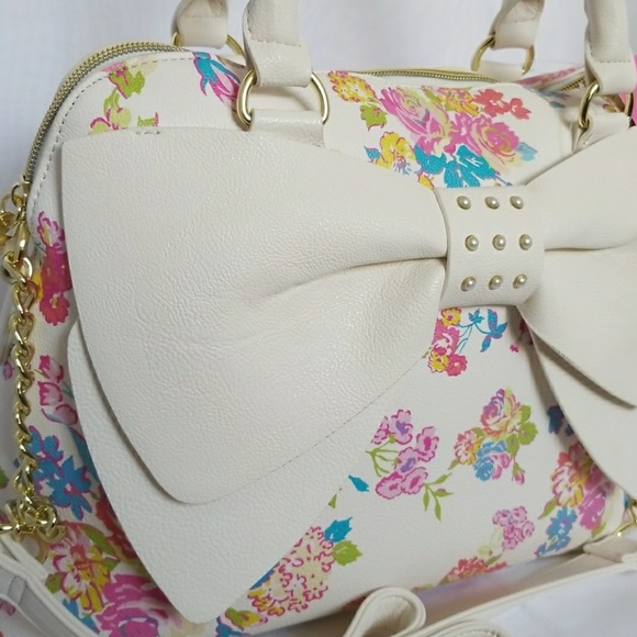 Betsey Johnson Handbags - NWT Betsey Johnson Women's Dome Pearl Of A Girl