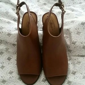 Bass peep toe sandals with heel