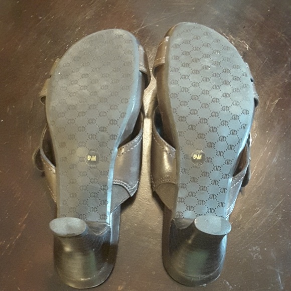 6.5M Antonio Melani 1" heels dress shoes used - Picture 6 of 6