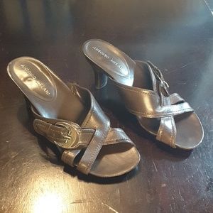 6.5M Antonio Melani 1" heels dress shoes used