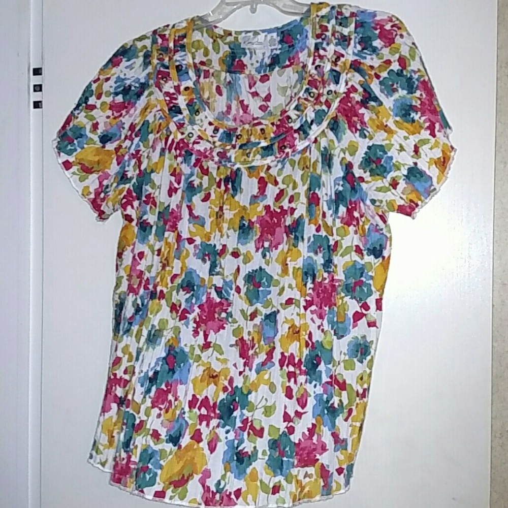 Cute multicolored flower shirt!