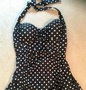 Med. Merona one piece polka dot swimsuit like new