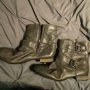 Lowcut grey cowgirl boots