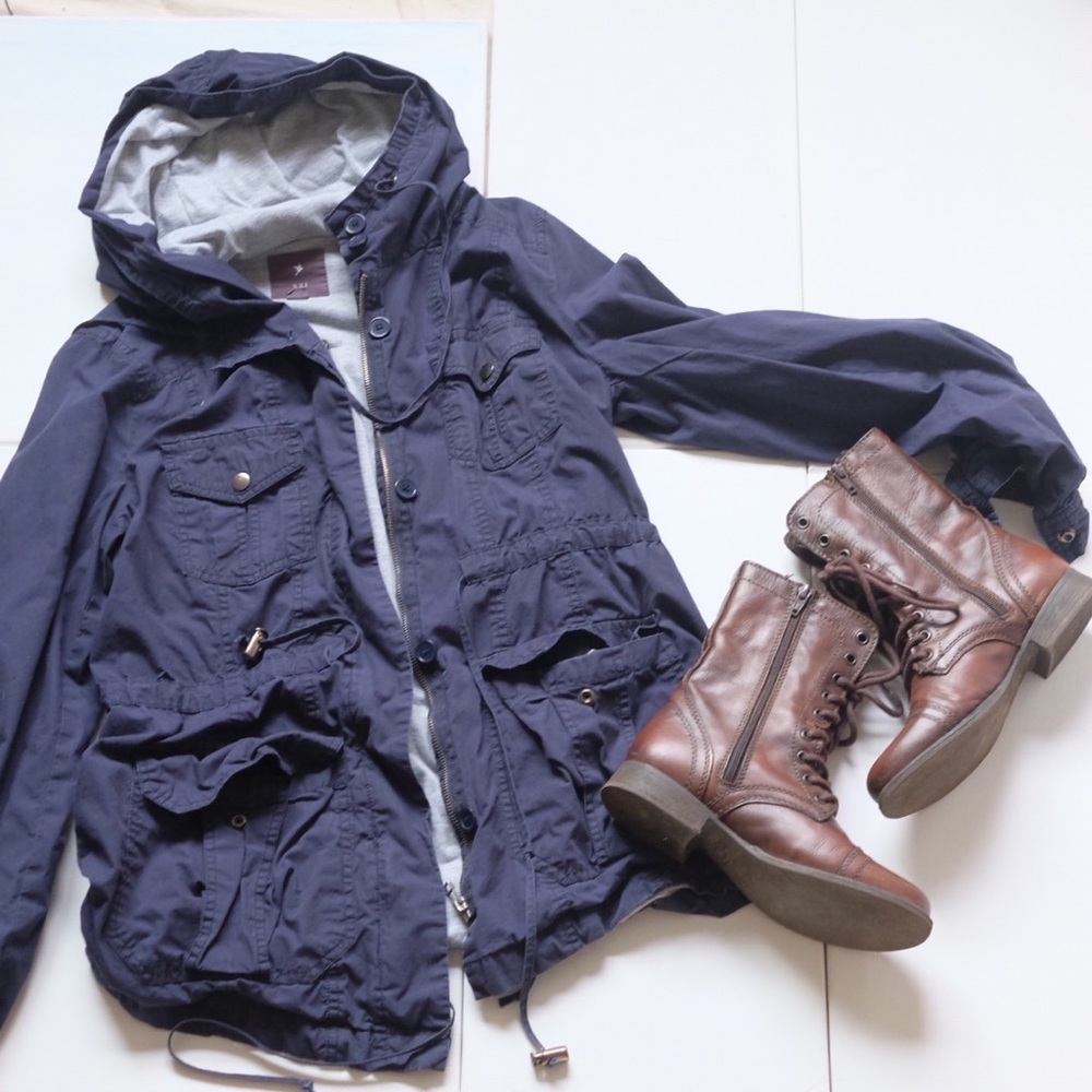 Navy blue lined windbreaker rain coat
