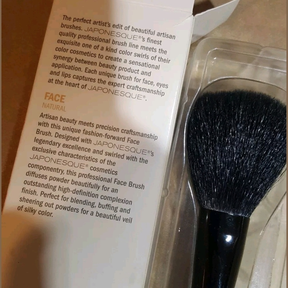 Japonesque Color Collection Face Brush - Picture 2 of 5
