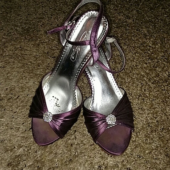 Cute purple heels! - Picture 2 of 3