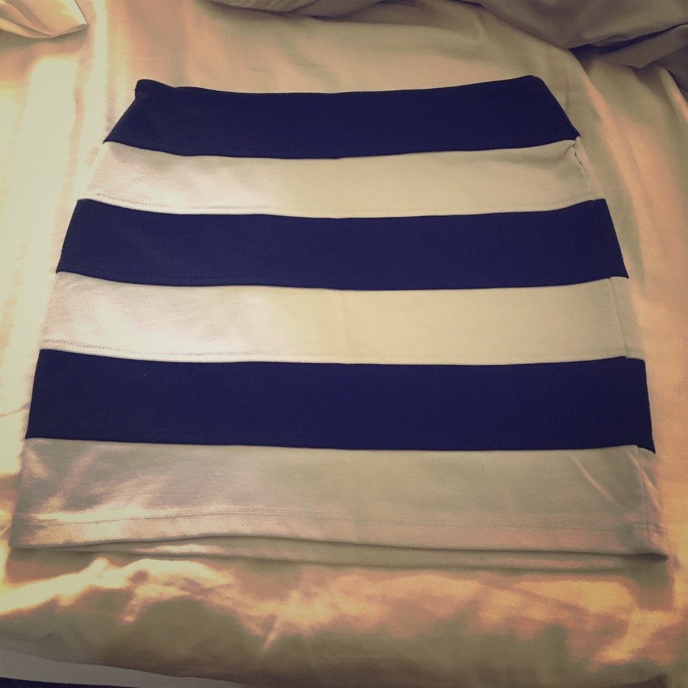 Black and White stripes mini skirt