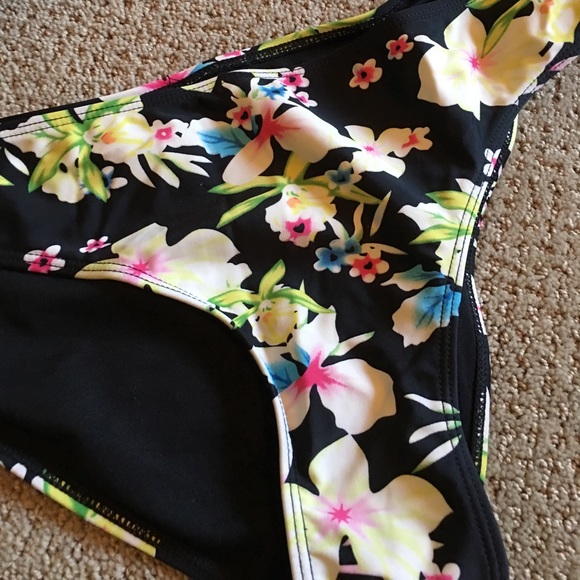 2 piece bathing suit, top attached to cover - Picture 2 of 3
