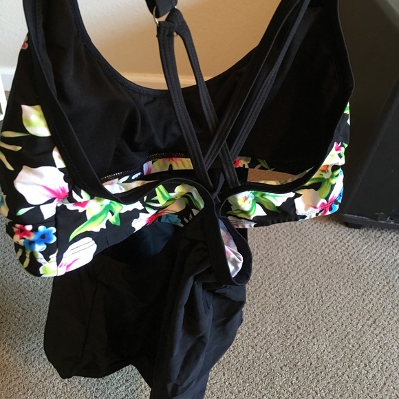 2 piece bathing suit, top attached to cover - Picture 3 of 3