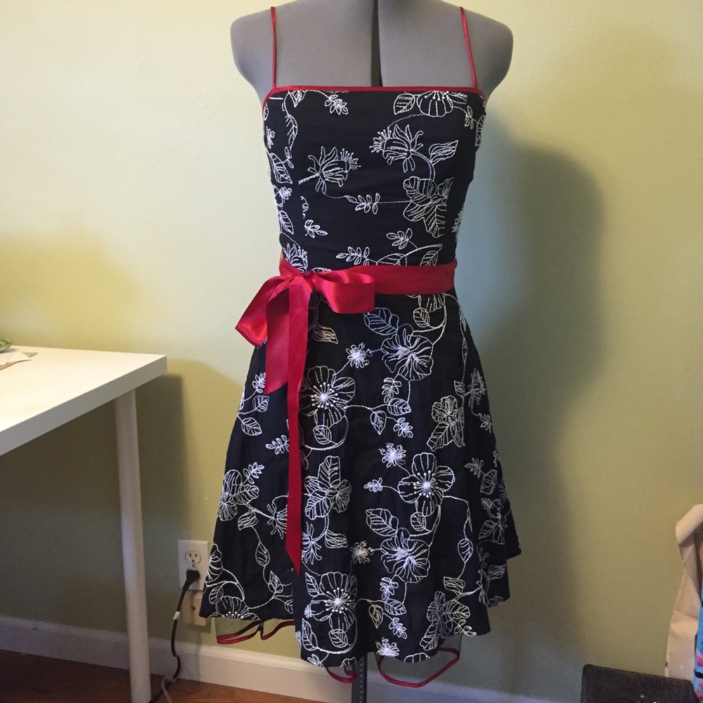 Black and white embroidered dress w/tulle