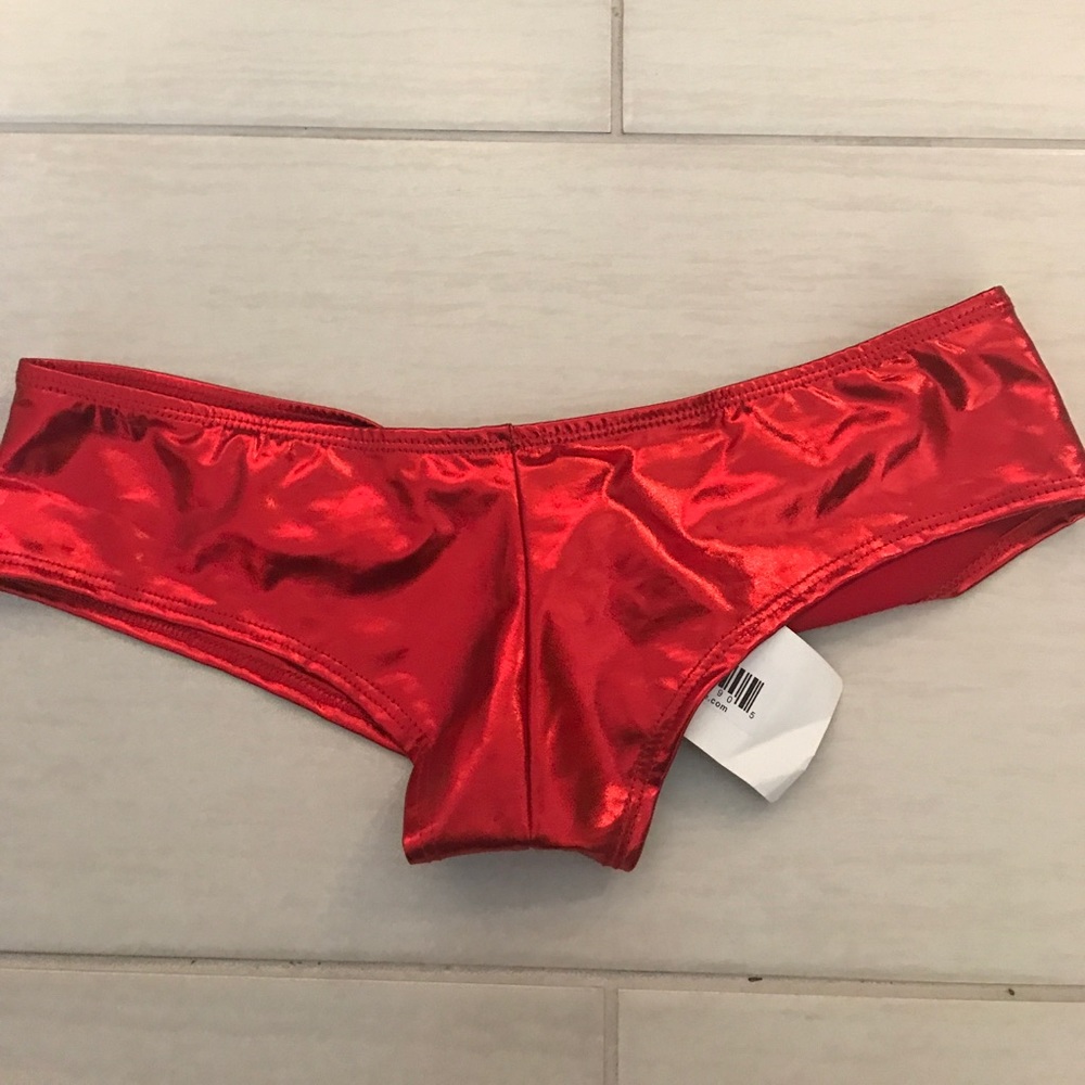 Red Puckerback Shorts