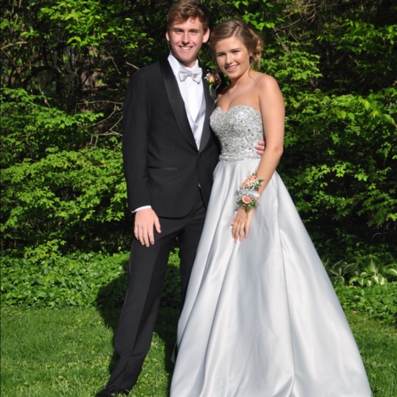 Prom dress - Picture 4 of 8