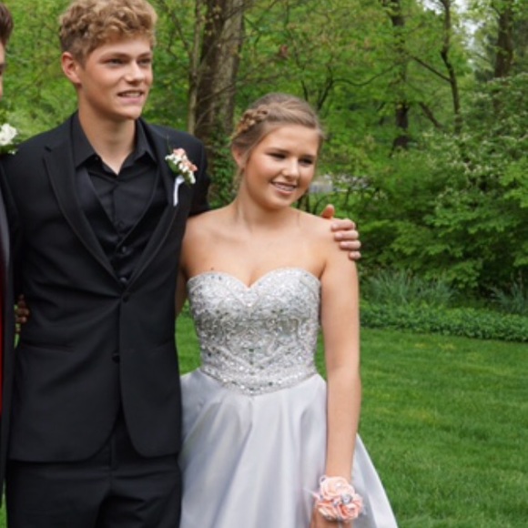 Prom dress - Picture 5 of 8