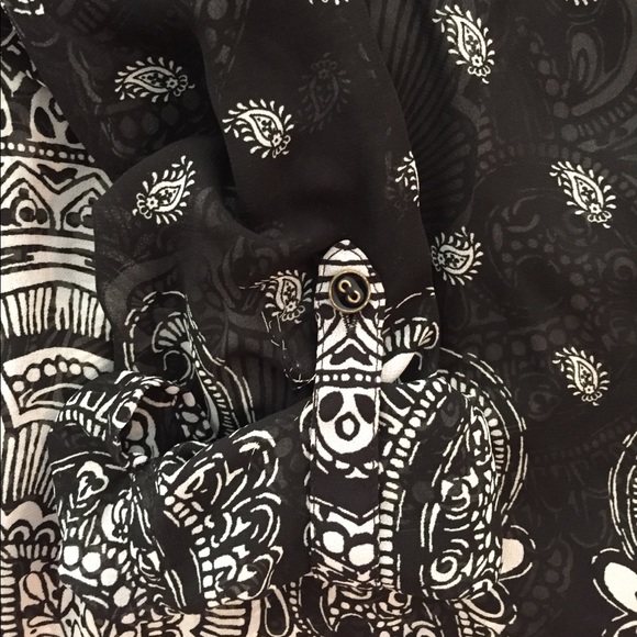 3/$20 ANA a new approach black white paisley top - Picture 7 of 7