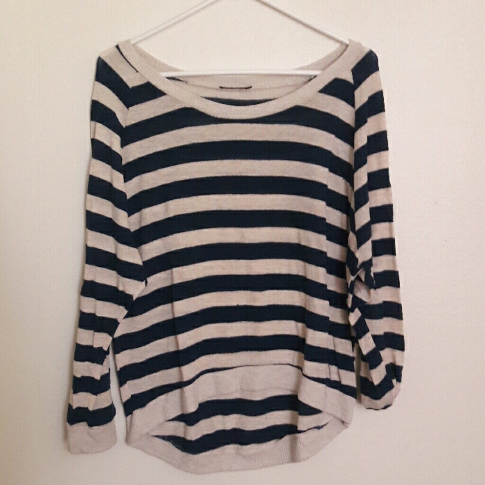 Loose-fitting sweater