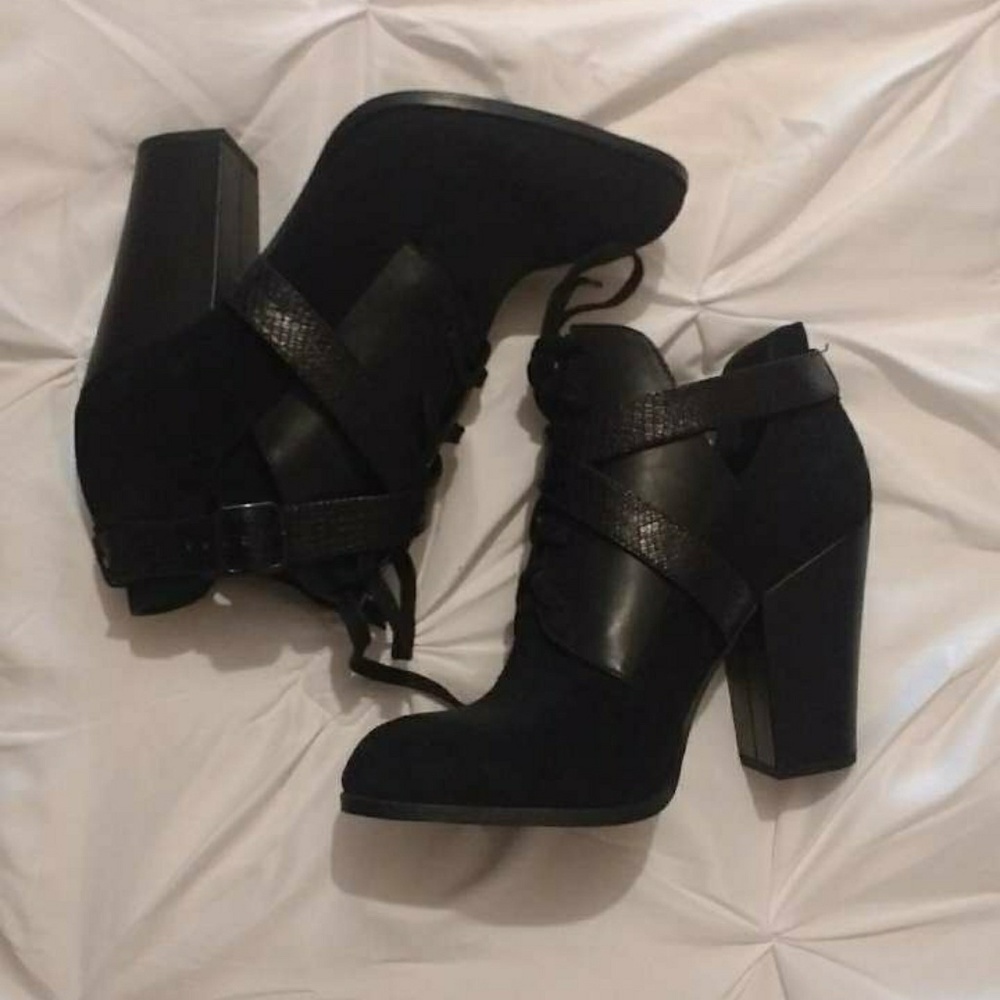 Gianni Bini booties