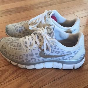 Nike women's sneaker 8