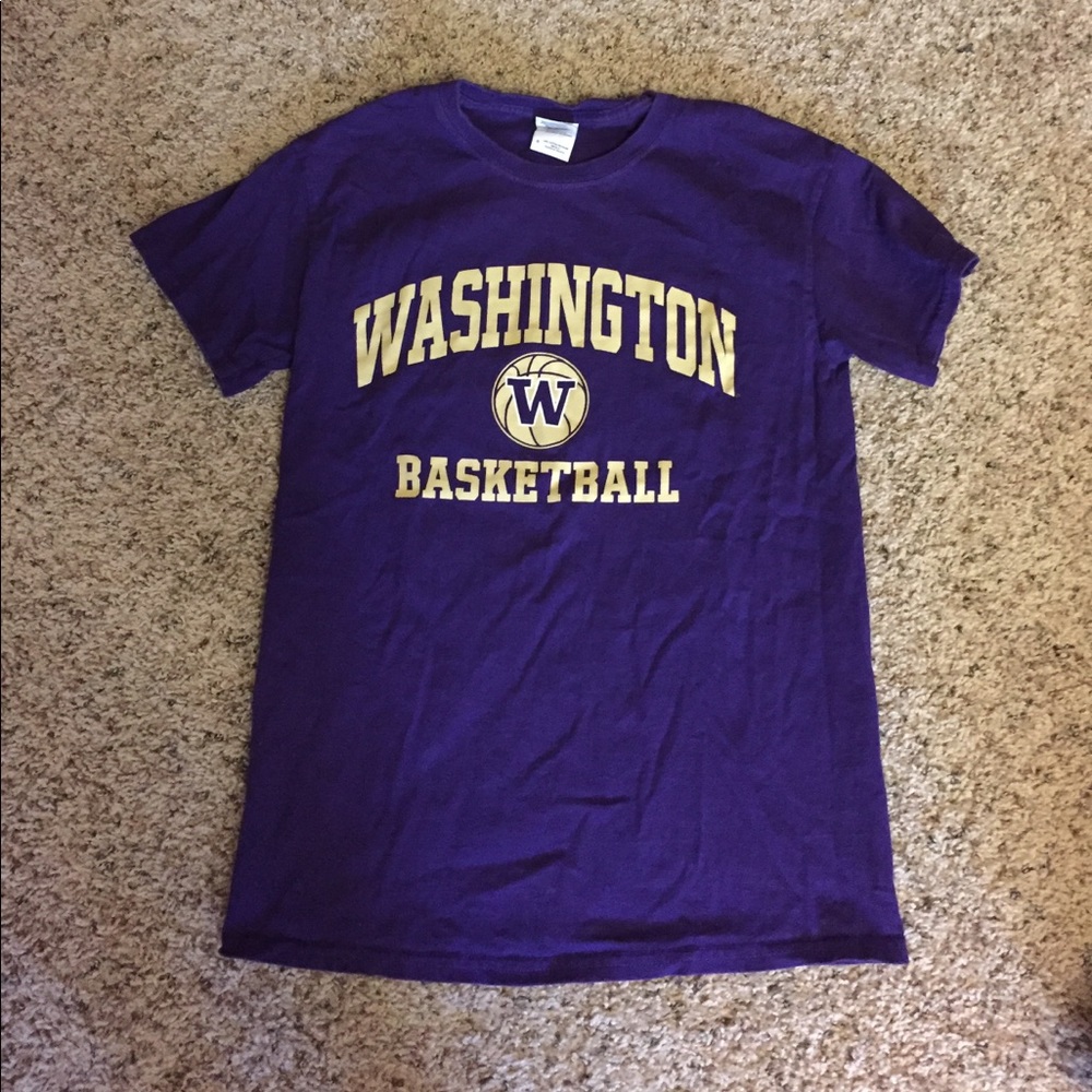 University of Washington UW Basketball t-shirt