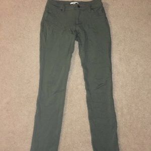 green pants
